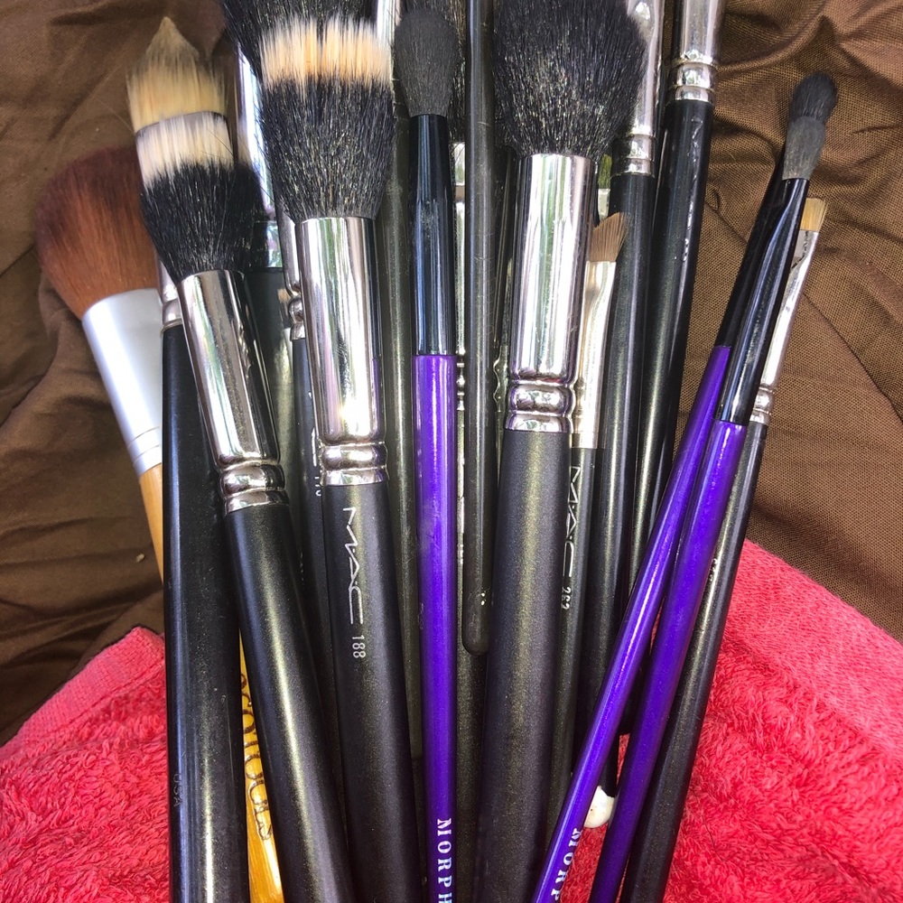 Everything must go $14 each auth mac brushes - Picture 9 of 10